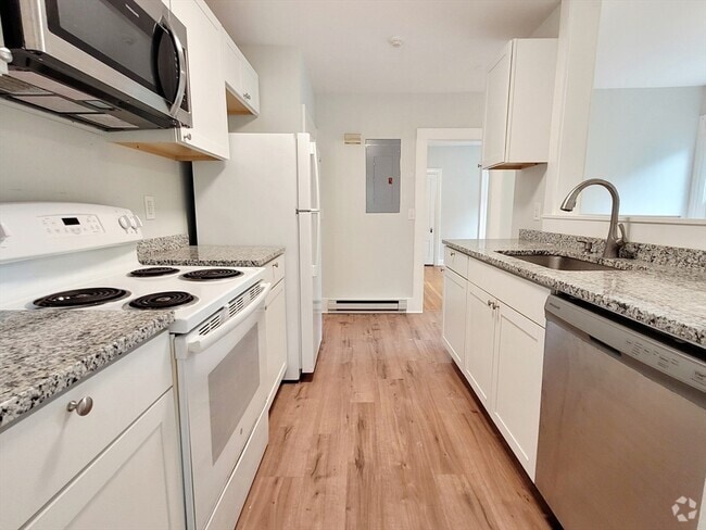 Building Photo - 2 Oak St Unit 4 Rental