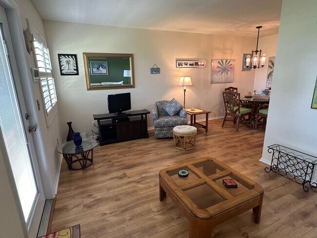 33 Vis Gdns Trl Unit 104