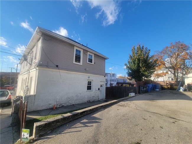 Photo - 350 Dyer Ave