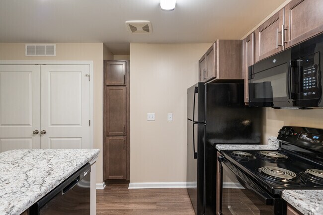 2BR, 2BA - Kitchen