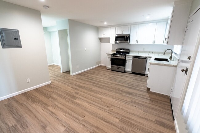 Photo - 5235 Kester Ave