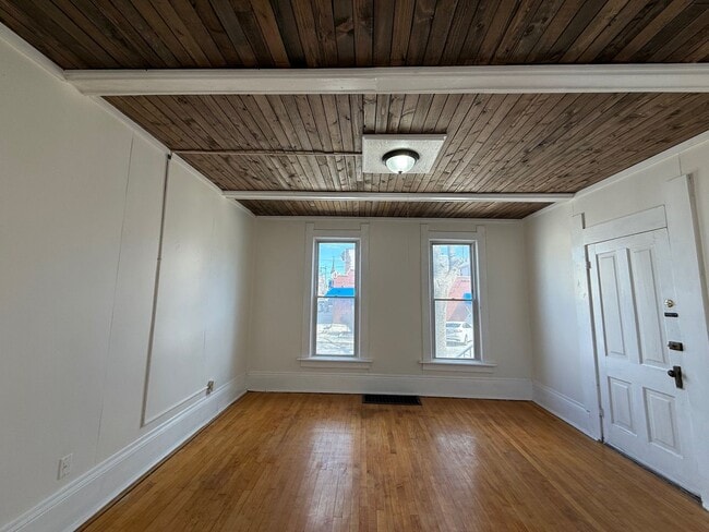 Photo - 1 Large Bedroom Lower Level Duplex in the heart of Brady Street.