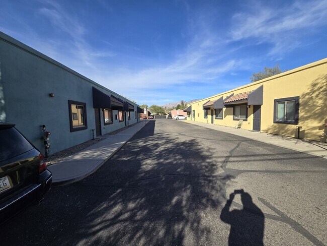 Photo - 3331 E Bermuda St