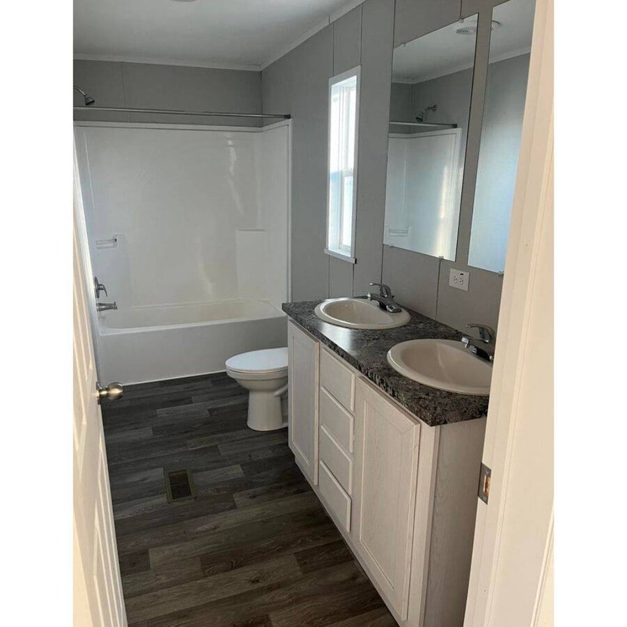 Photo - 1085 Spring Bay Rd