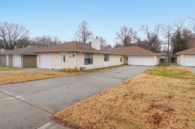 Building Photo - 625 W Edgewood St