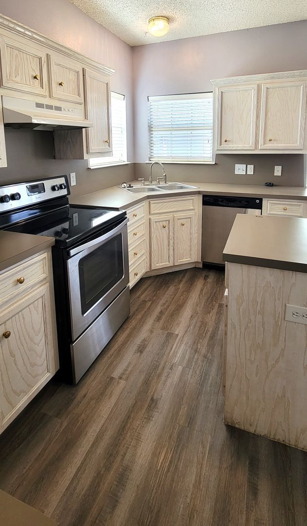 Photo - Spacious 4/2/2 on a Corner Lot