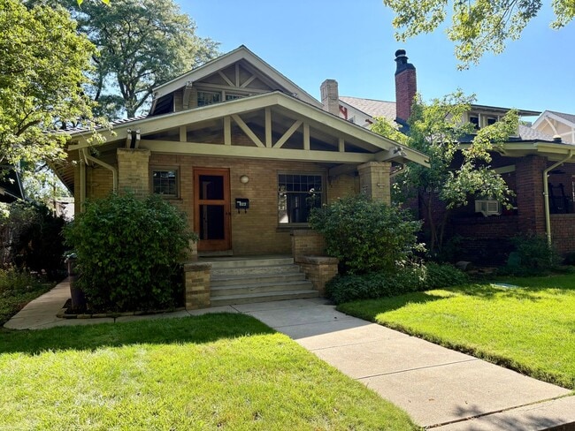 Building Photo - Traditional Congress Park Gem - 2 bed, 1 B... Rental