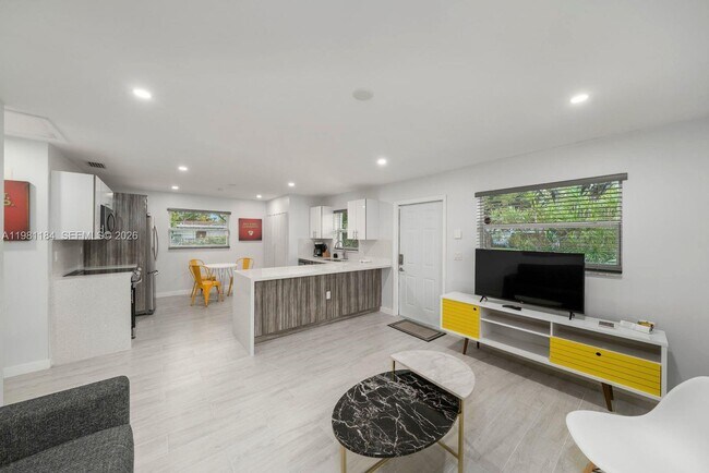 Building Photo - 5035 NW 5th Ave Unit 5035