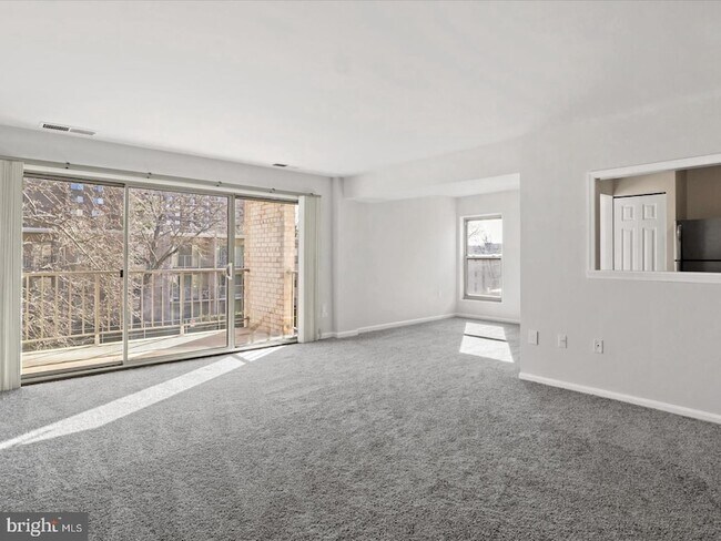 Photo - 33 Canterbury Square Unit 302