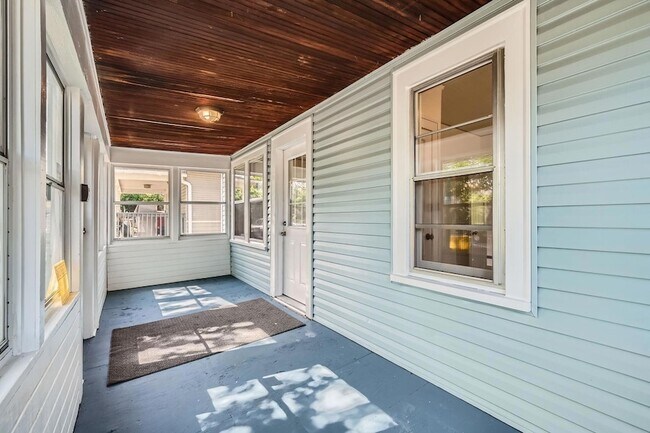 Photo - 1083 Western Ave N