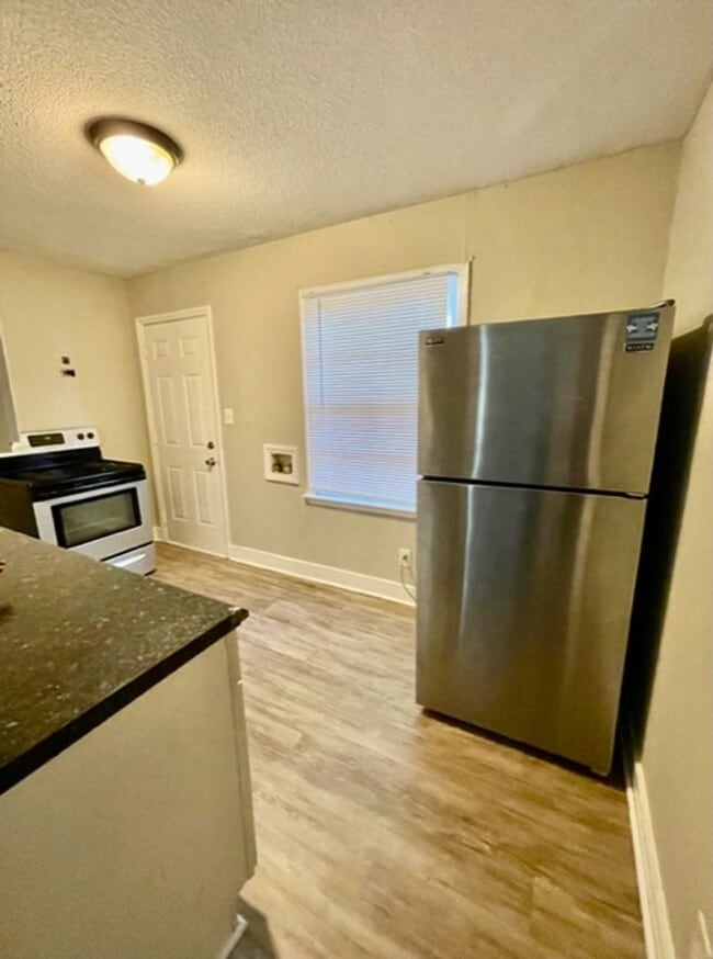 Photo - This cozy 2 bed 1 bath cottage style brick...