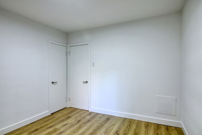 Photo - 3250 Van Horne