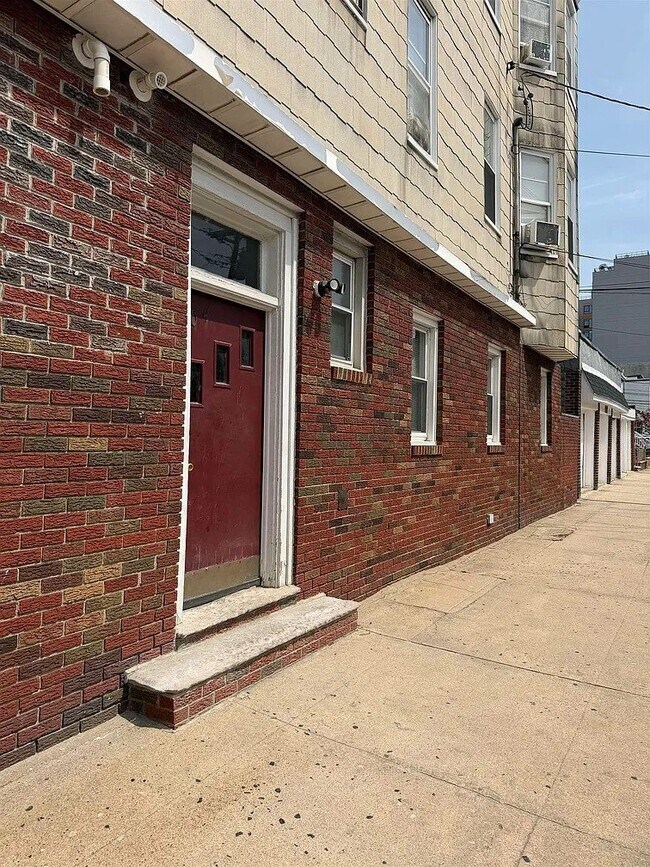 Building Photo - 304 Avenue C