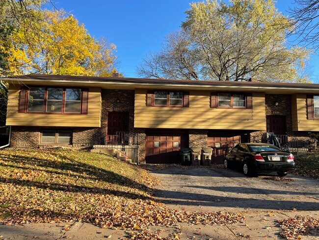 3209 Churchill (on left) - 3209 Churchill Dr