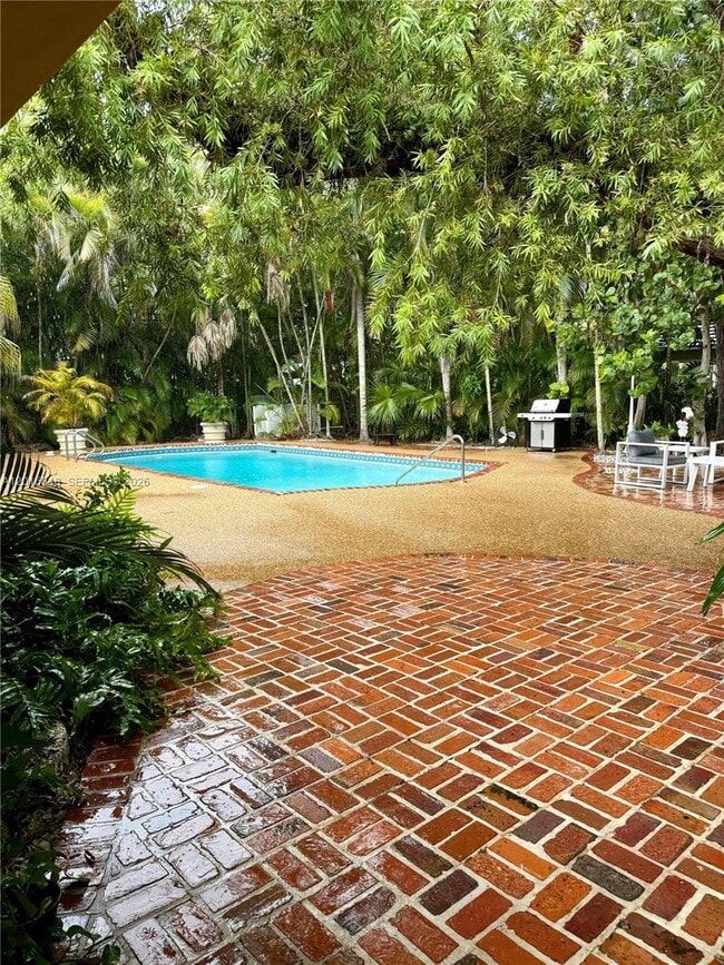Photo - 721 Saldano Ave
