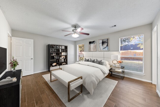 Photo - 802 Foxglove Dr