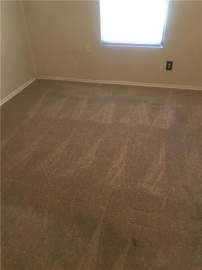 Photo - Nice Duplex with small yard and garage!