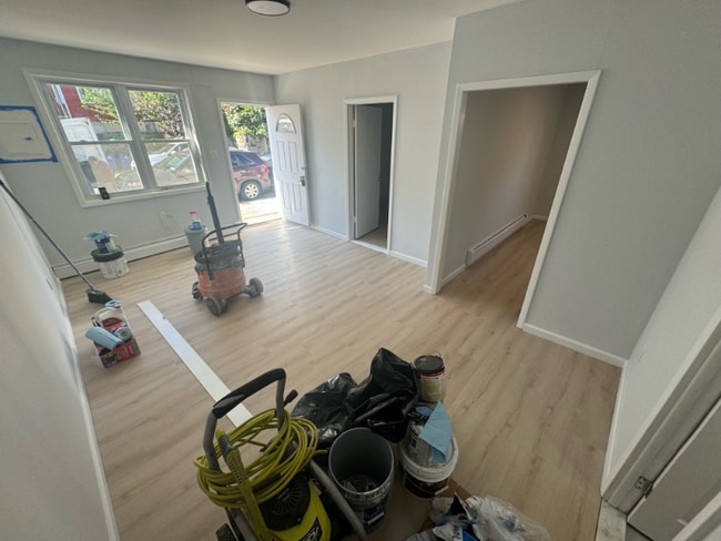 Photo - 106 E 5th St