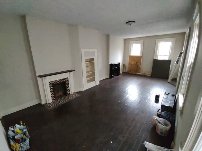 Building Photo - 208 E 9th St Unit #1