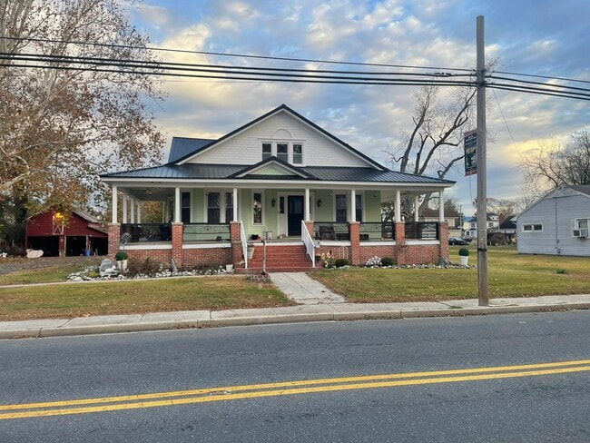 Building Photo - 705 E State St