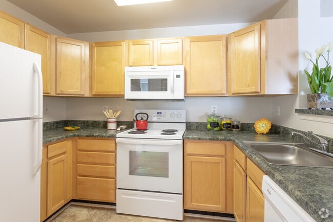 1BR, 1BA - 714 SF