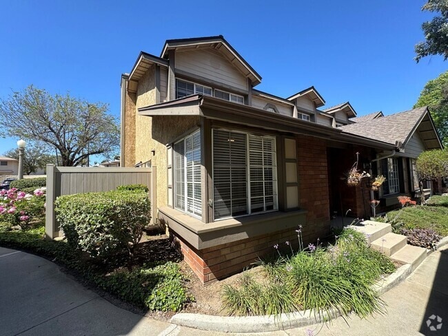 Building Photo - Serene River View Community in East Ventura! Rental