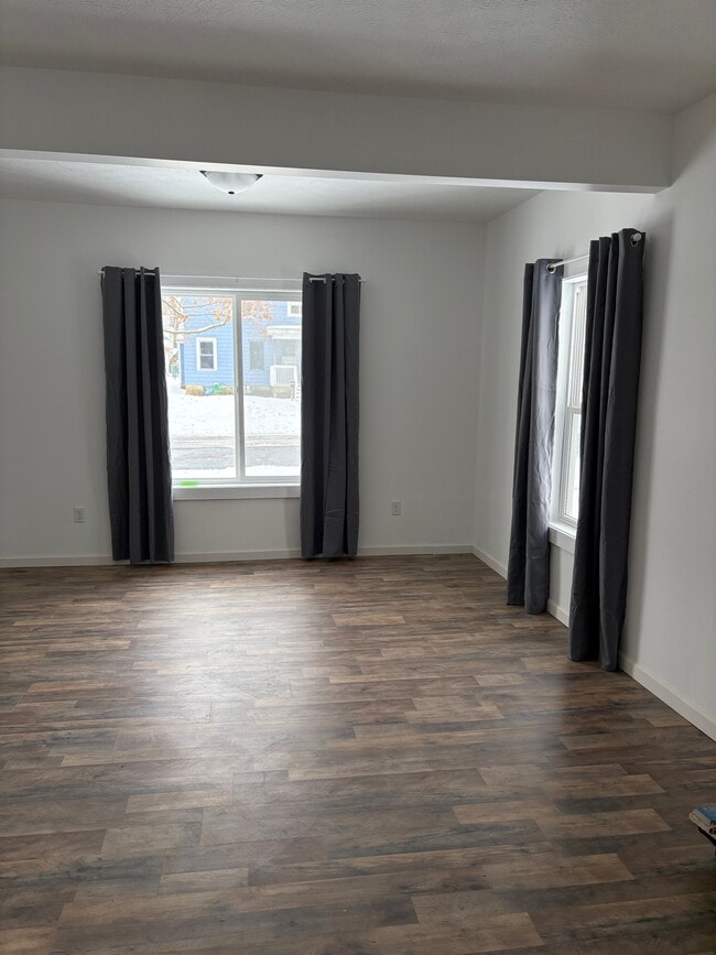 Building Photo - 618 Dennis St Unit 1