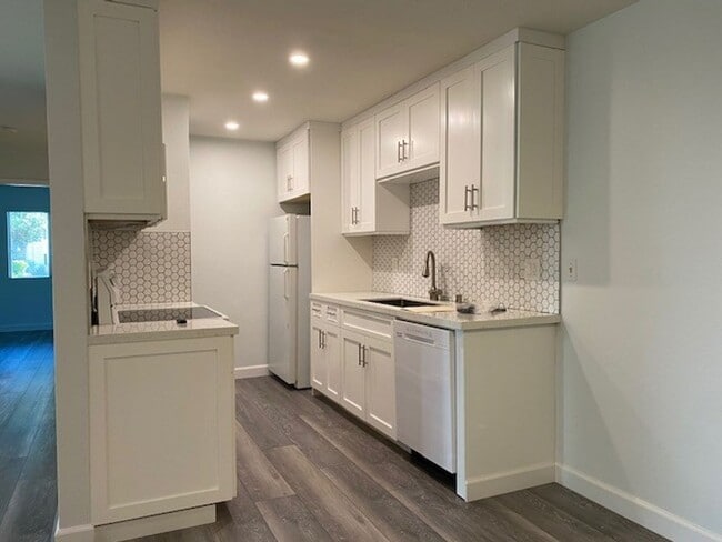 Building Photo - 1760 S El Camino Real Unit 105
