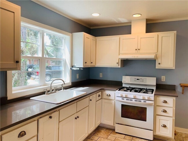 Photo - 718 Wolfe St