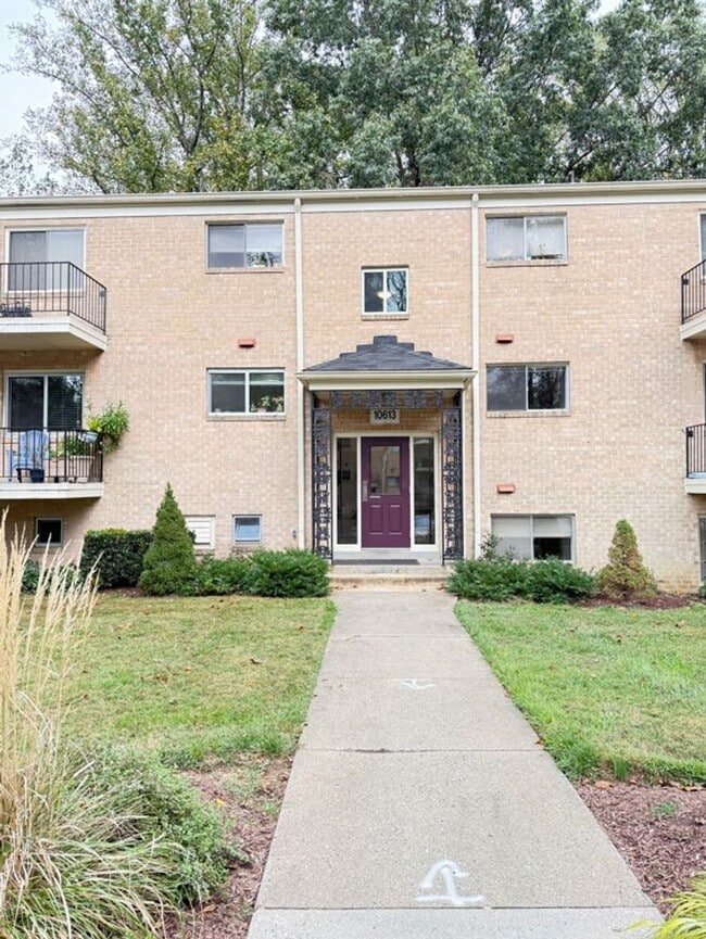 Building Photo - Commuter’s Dream! Large 2BR/2BA Condo Step...