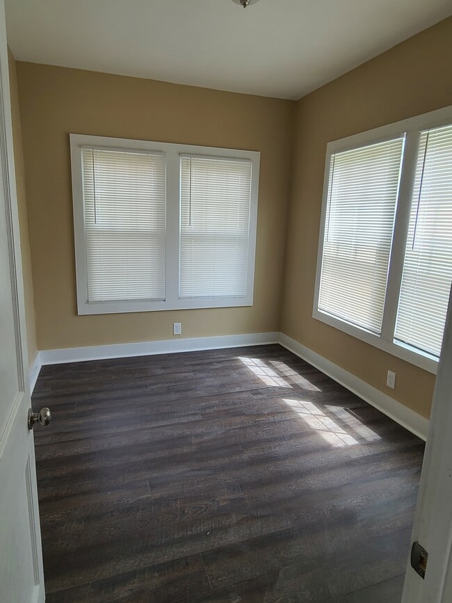 Bedroom 2 - 100 W Washington St Unit D