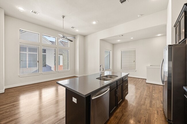 Photo - 3945 Tulane St