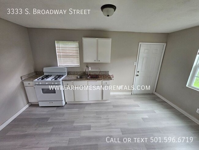 Photo - 3333 Broadway St