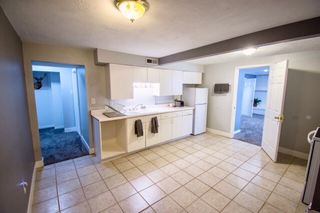 Kitchen - 2382 E Cardinal Way Unit 1