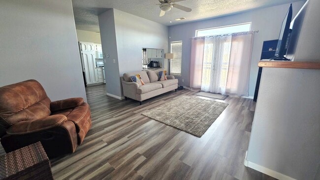 Photo - Spacious Northeast Heights Townhome for Rent!
