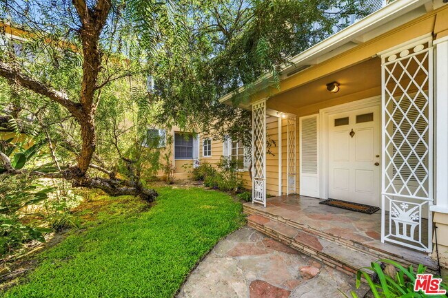 Photo - 951 Masselin Ave