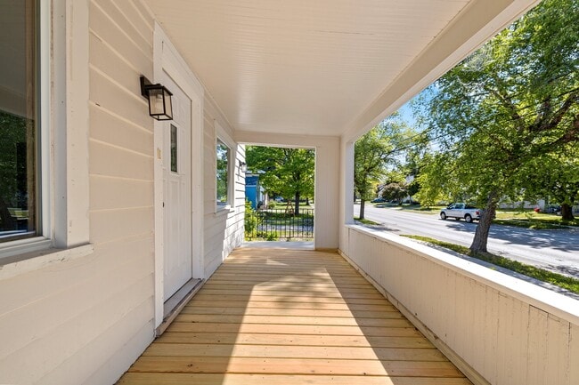 Photo - 749 Appleton Rd