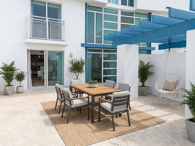 7600 Collins Ave Unidad 712