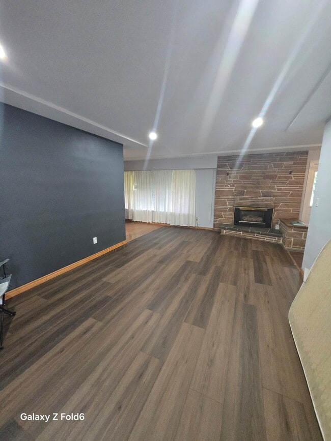 Photo - 10995-10964 64 Ave