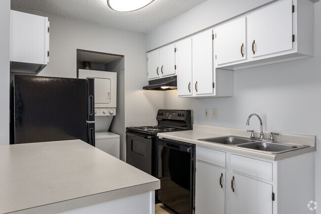2 BR, 2 BA - 1,000 SF - Kitchen