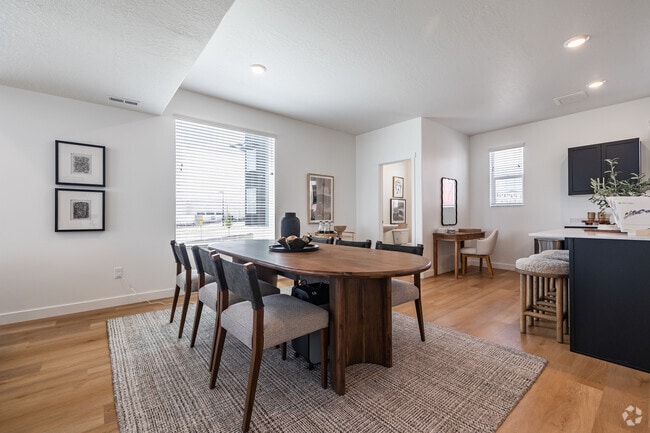 3BR, 2.5 - 1.826SF - Dining Room/Kitchen
