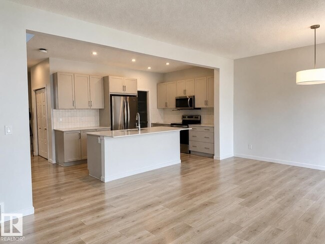 Photo - 22904-22994 94 Ave NW
