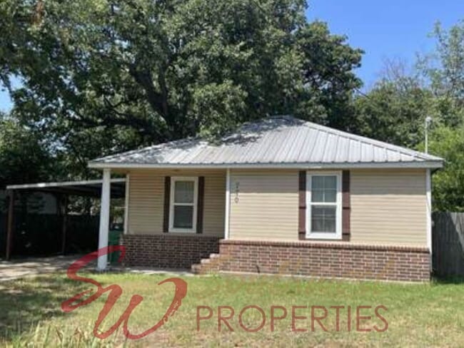 Building Photo - The best little house and close to campus!