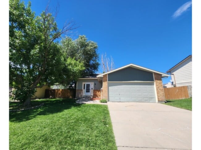 Beautiful split level home in Fountain - Beautiful split level home in Fountain