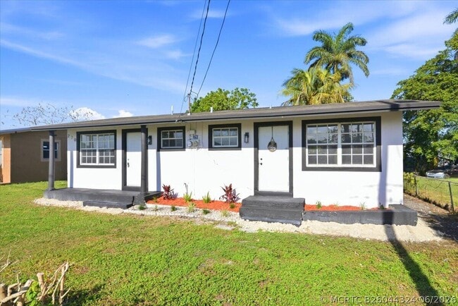 Photo - 270 SW 10th Ave