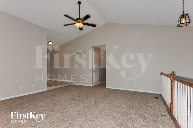 Photo - 212 Royallmanor Ln