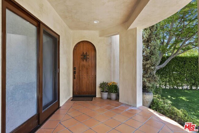 Photo - 2130 Manning Ave