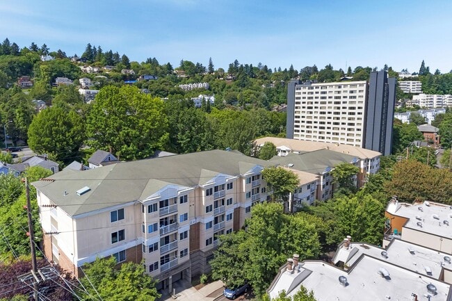 Goose Hollow Plaza - Goose Hollow Plaza Apartments