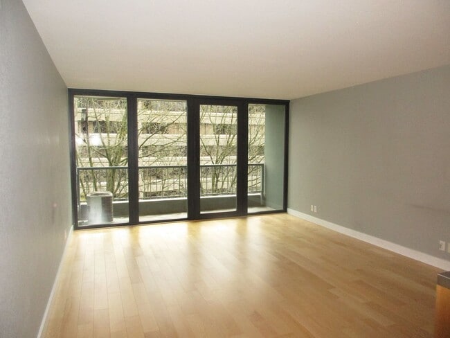 Photo - Harrison East Condos - 1 bed/1 bath w/balcony/storage/free laundry/pool (DOWNTOWN/PSU/OHSU) Unidad HE3G