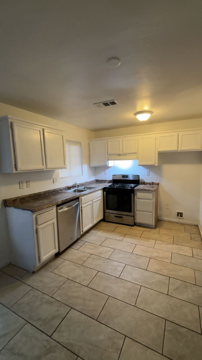 Building Photo - 326 Beardsley Ave Unit #c